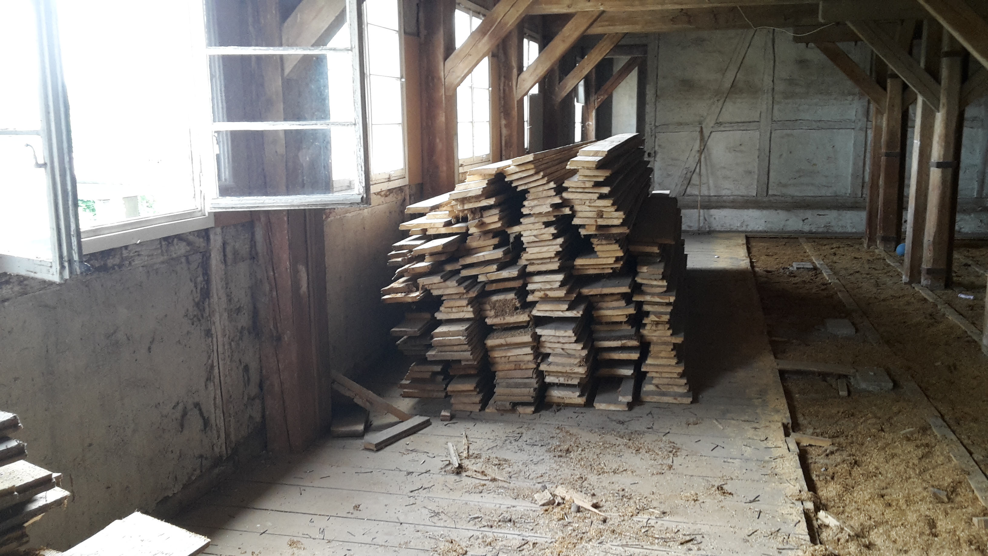 Holzdielen Raiffeisengebäude Ravensburg Ausgebaute Holzdielen des Raiffeisengebäude in Ravensburg